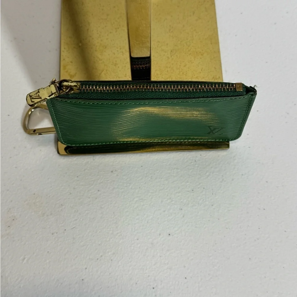 AUTHENTIC Louis Vuitton Green Epi Key Holder